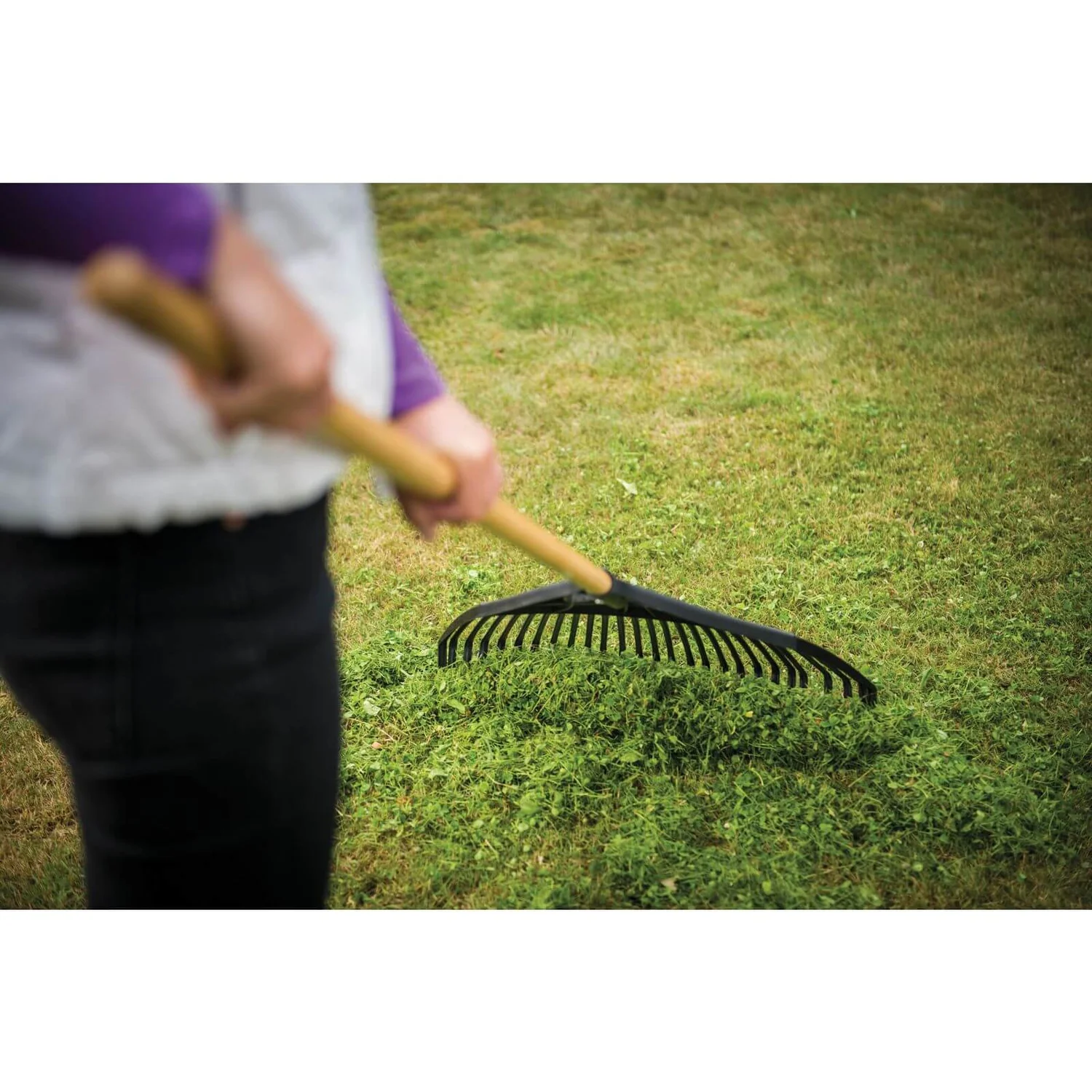 Fiskars Leaf Garden Rake - Extra Large - Image 2