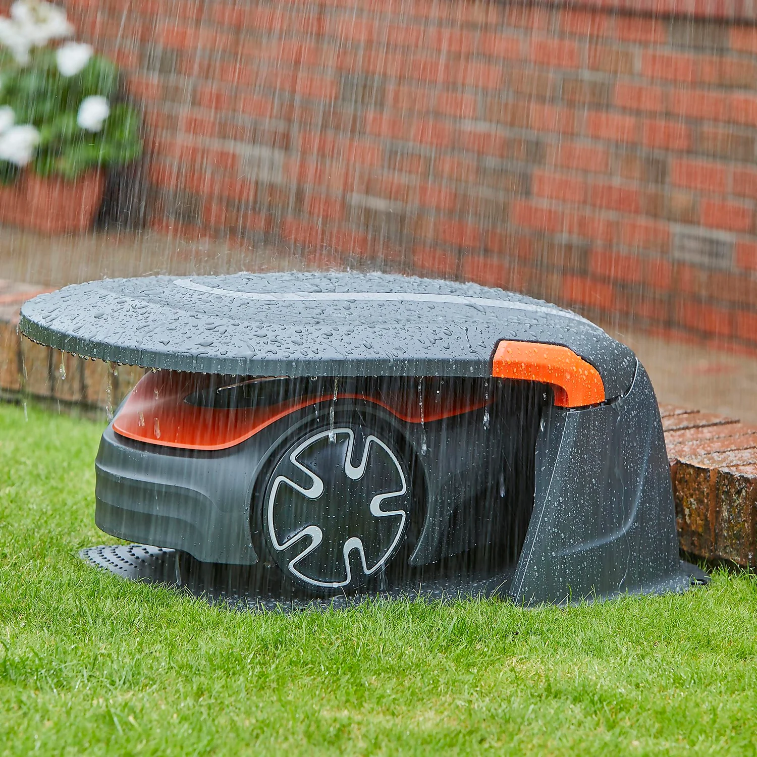 Flymo EasiLife GO 500 Cordless Robot Lawn Mower - 16cm - Image 4