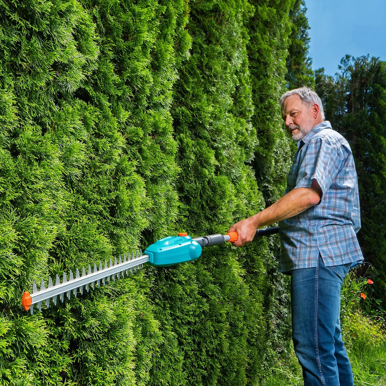 GARDENA Telescopic Cordless 18V Hedge Trimmer - Image 4